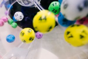 bola lotere berputar di dalam sangkar